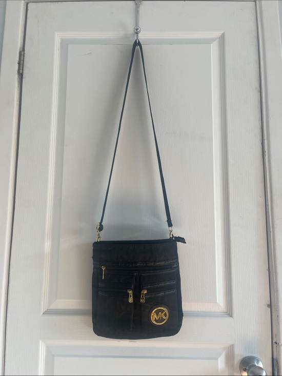 Michael Kors Handbags - Michael Kors Black Crossbody Messenger with Gold Accents